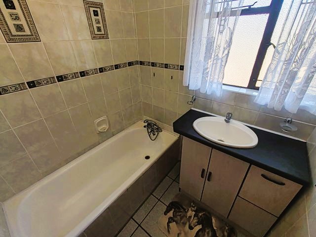 5 Bedroom Property for Sale in Vredenburg Western Cape